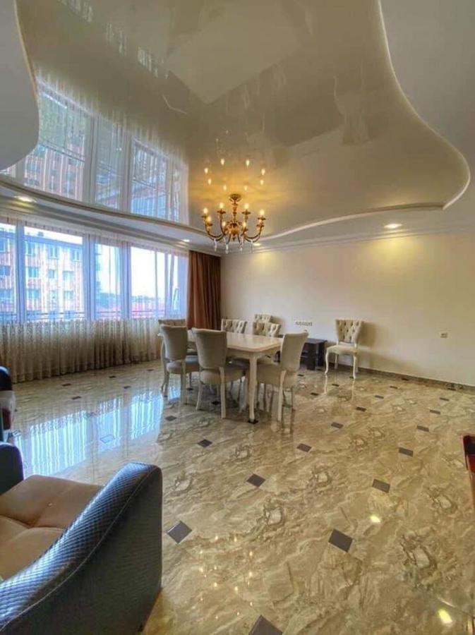 Apartment Dolphin บาทูมิ ภายนอก รูปภาพ