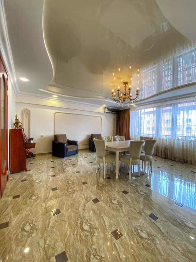 Apartment Dolphin บาทูมิ ภายนอก รูปภาพ