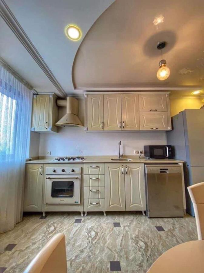 Apartment Dolphin บาทูมิ ภายนอก รูปภาพ